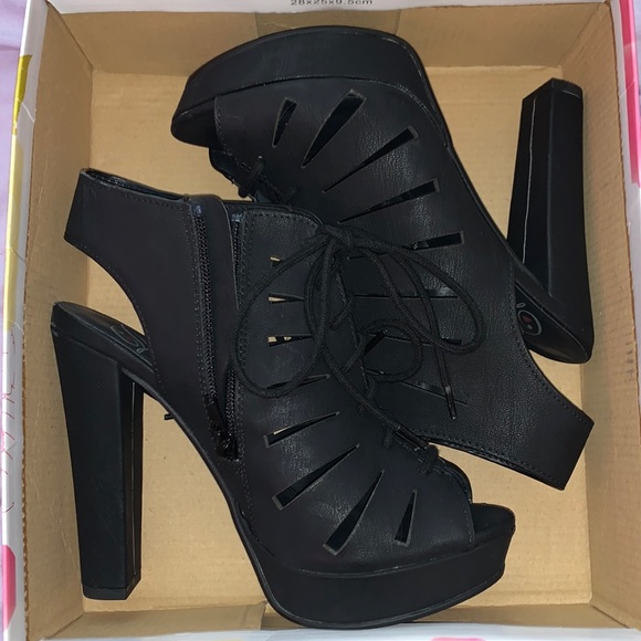 Black Open Back String Heels - Picture 4 of 4